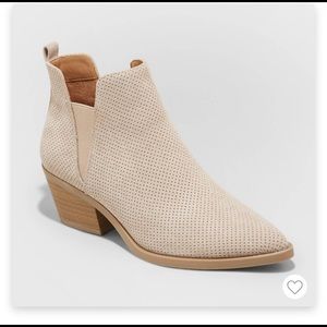 NWT Universal Thread Ankle Boots 👢